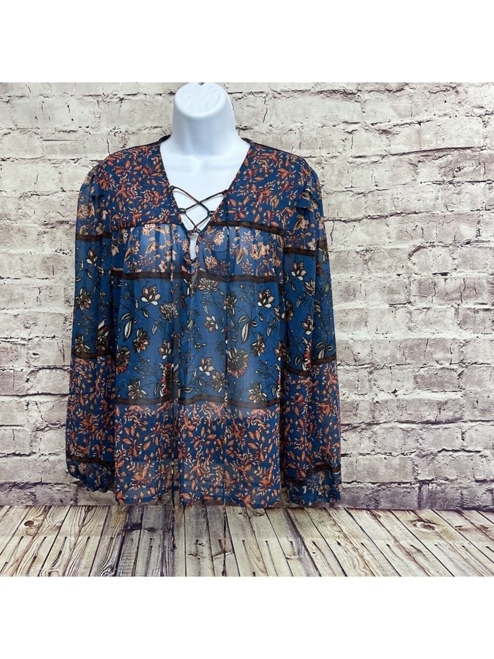 Everly For Francescas Blue Floral V Neck Long Sleeve Top